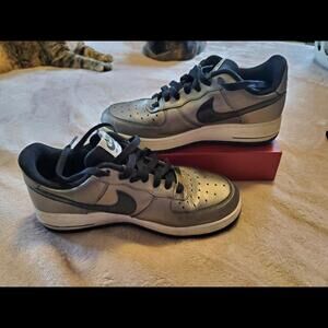 Nike Womans AIR FORCE 1 '07 US 7.5